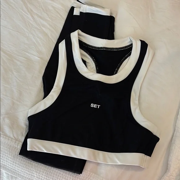 Set Active Sportbody Black and White Sports Bra - Picture 1 of 4